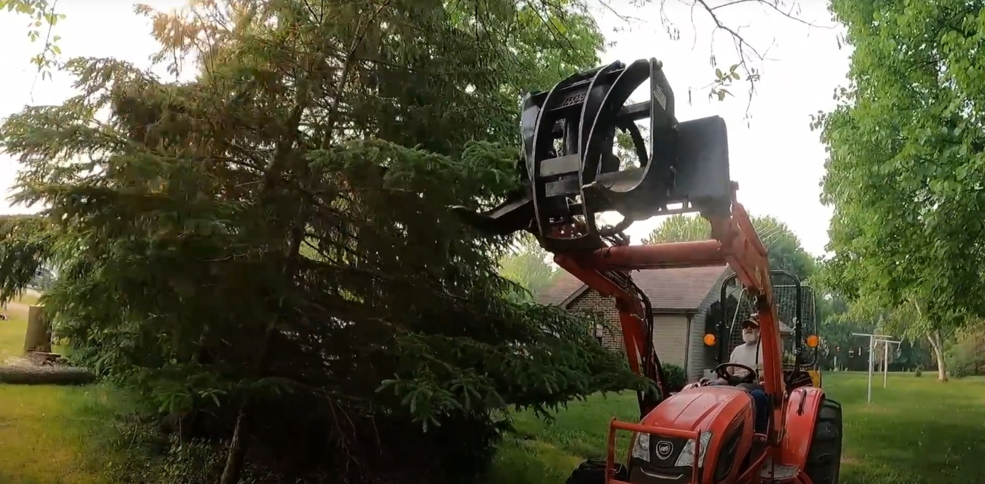 Professional tree service equipment for efficient land clearing and tree removal Heavy machinery and equipment used for large-scale tree removal and land clearing projects